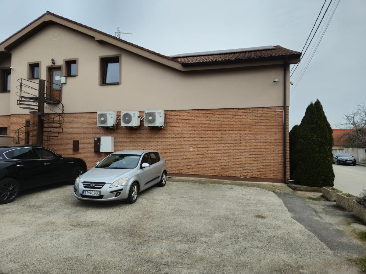 Penzion Pod zámkom-Boleráz Exterior foto
